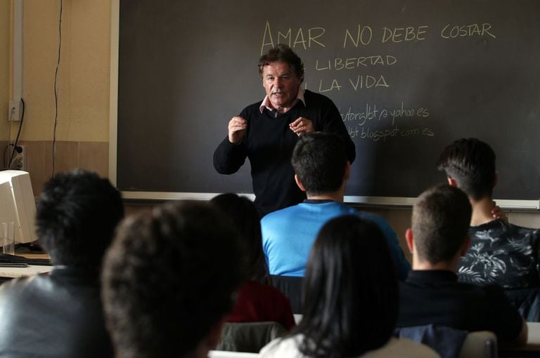 Joaquín Álvarez dá uma palestra sobre homofobia, em Madri.