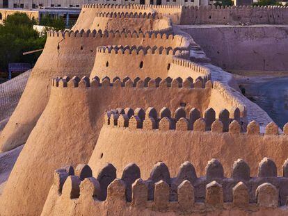 A muralha de barro de Ichon-Qala, em Jiva (Uzbekistan).