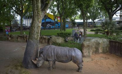 Um rinoceronte no zoológico de Barcelona.