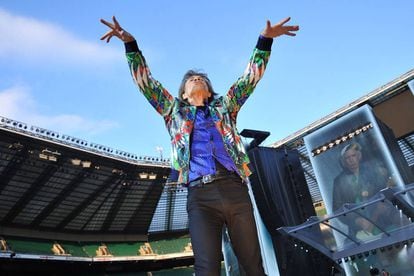 Um dos últimos shows dos Rolling Stones. Mick Jagger agita milhares de fã que lotam o Twickenham Stadium de Londres. Foi em 19 de junho de 2018.