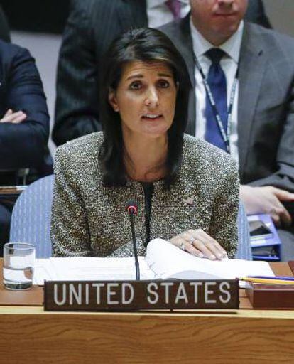 A embaixadora dos EUA para a ONU, Nikki Haley, hoje no Conselho de Segurança.