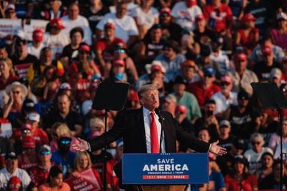 O ex-presidente Donald Trump, neste sábado, durante um ato político em Wellington (Ohio)