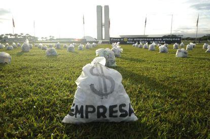 Manifestação contra o financiamento privado em Brasília.