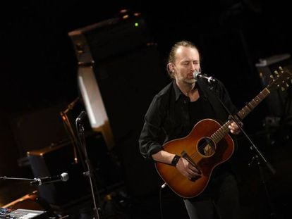 Thom Yorke, líder de Radiohead, em um show em Paris, em 4 de dezembro de 2015.