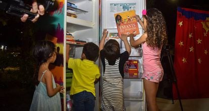Geladeiroteca estimula doação de livros na capital alagoana.