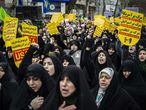 03 January 2020, Iran, Rasht: Iranian women march with placards and shout slogans during an anti-US demonstration, after Qassem Soleimani, commander of the elite Quds Force of the Iranian Revolutionary Guard, was killed in a US strike in Baghdad. Photo: Babak Jeddi/SOPA Images via ZUMA Wire/dpa


03/01/2020 ONLY FOR USE IN SPAIN