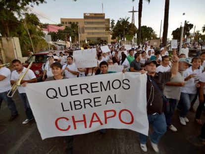 Cerca de 2.000 pessoas se manifestaram em apoio a Joaquín Guzmán.