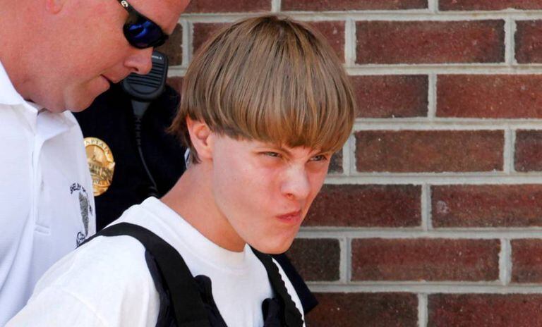 Dylann Roof chega ao tribunal da Carolina do Sul, em junho.