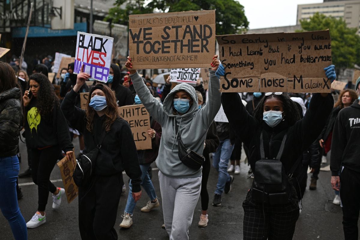 Por que as pessoas se ajoelham durante os protestos contra racismo policial  nos EUA?, Mundo