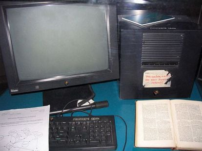 O primeiro servidor web, em exposição no CERN.