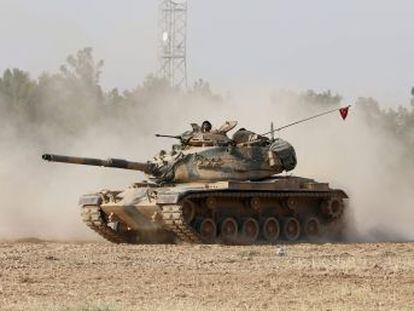Objetivo, além de eliminar jihadistas e evitar a entrada deles em território turco, é impedir que as tropas curdas controlem essa localidade estratégica
