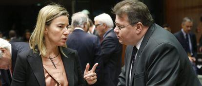 Federica Mogherini e Linas Linkevicius em Bruxelas.