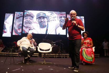 Lula, Mujica e a líder do PT no Rio de Janeiro, Benedita da Silva, neste sábado, na festa de aniversário.