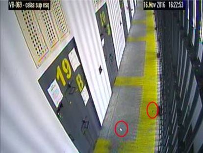Câmeras da penitenciária federal flagraram o sistema desenvolvido por Beira Mar para arremessar os bilhetes ao colega de cela.