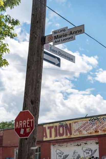 Cartaz em uma rua de Montreal que alguém completou, referindo-se ao título de uma canção de Cohen, ‘So Long, Marianne’, e acrescentou ‘e Leonard’.