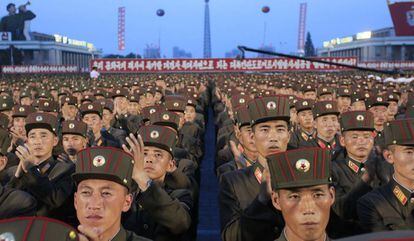 Milhares de soldados comemoram em Pyongyang