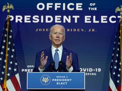 O presidente eleito dos EUA, Joe Biden, apresenta suas medidas contra a covid-19 em pronunciamento nesta segunda.