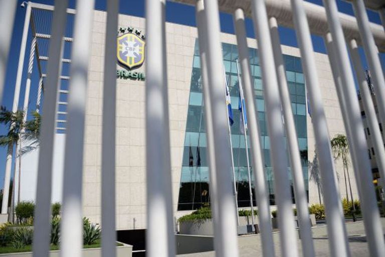A fachada da CBF, sem o nome de Marin, que batizava o prédio no Rio.