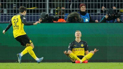 Haaland comemora o gol do Borussia Dortmund com Reyna.