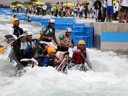 Autoridades do Rio de Janeiro e do Comitê Rio 2016 inauguram Circuito de Canoagem Slalom dos Jogos Olímpicos, em novembro de 2015.