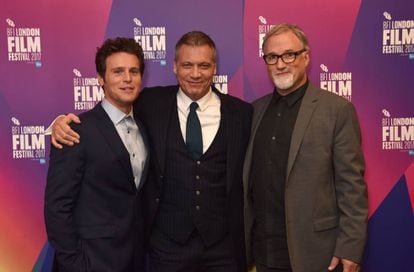 Atores Jonathan Groff e Holt McCallany e o cineasta David Fincher na apresentação de 'Mindhunter' no Festival de Cinema de Londres