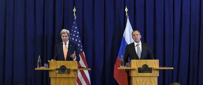 O secretário de Estado de EUA, John Kerry, e o ministro de Exteriores russo, Sergei Lavrov, anunciam o acordo sobre Síria.