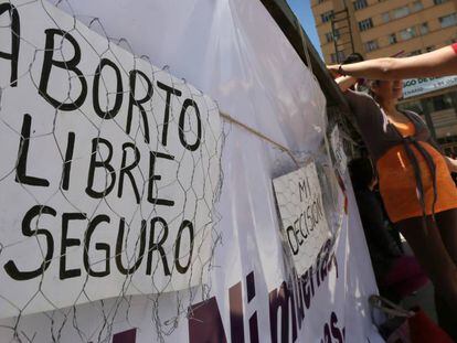 Ativistas favoráveis à despenalização do aborto em La Paz