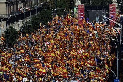 Vista da manifestação convocada em Barcelona por Societat Civil Catalana.