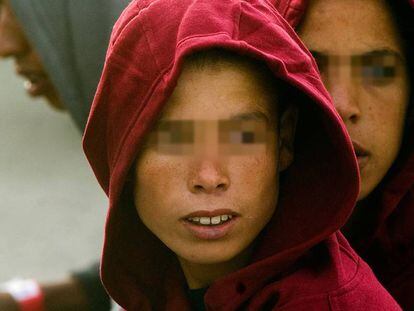 Menores magrebinos resgatados de um barco, fotografados em Tarifa (Cádiz).