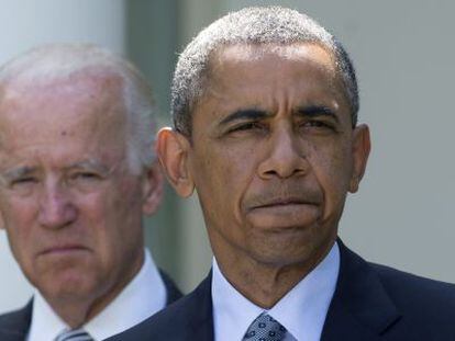 Barack Obama, acompanhado do vice-presidente Joe Biden, na segunda-feira na Casa Branca.