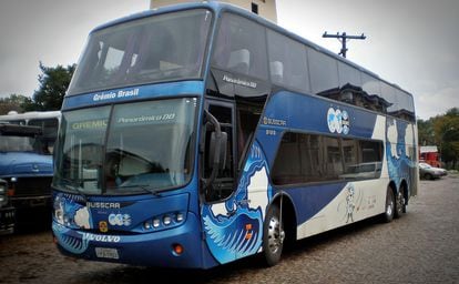 Trovão Azul, o ônibus utilizado pelo Grêmio no ano do rebaixamento.