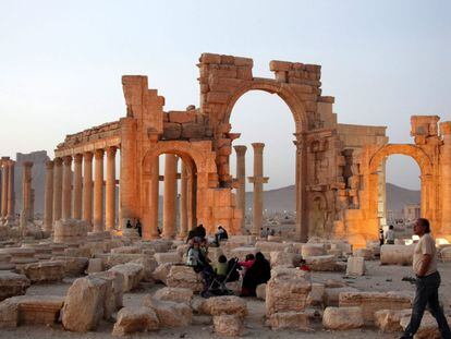 Imagem das ruínas de Palmira ocupada em novembro de 2015.