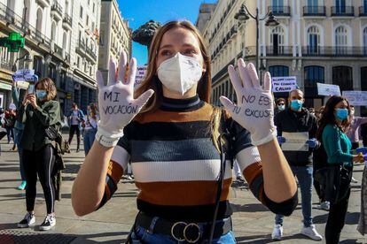 Manifestação de profissionais de saúde em Madri com o lema “Vocação não justifica exploração”, em 12 de outubro.