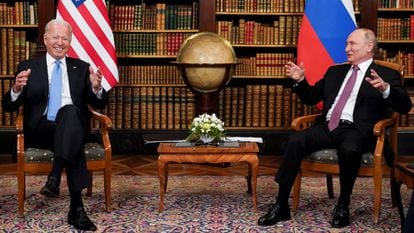 Os presidentes dos Estados Unidos, Joe Biden, e da Rússia, Vladimir Putin, durante reunião em Villa La Grange, na Suíça, em julho de 2021.