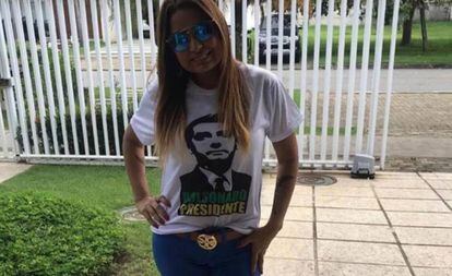 Carmen Carvalho, da equipe do MP do Rio que investiga o caso Marielle, com camisa da campanha de Bolsonaro. 