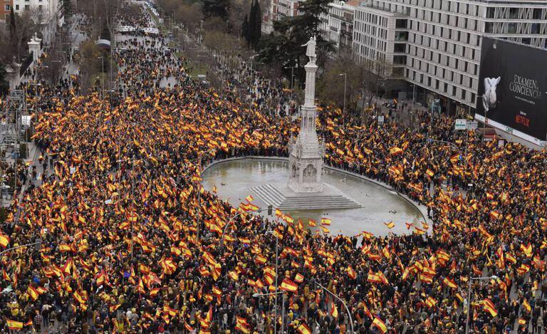 Manifestação na praça Colón de Madri, neste domingo.