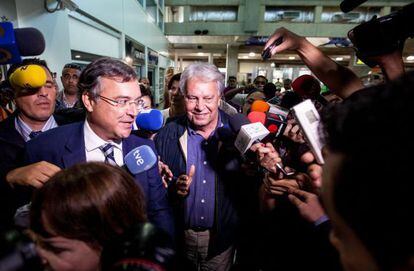 Felipe González no aeroporto de Caracas.