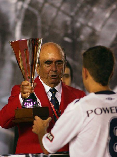 Botín com o troféu da Copa Santander Libertadores 2008.