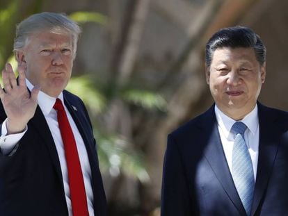 Donald Trump, à esquerda, ao lado do presidente chinês, Xi Jinping.