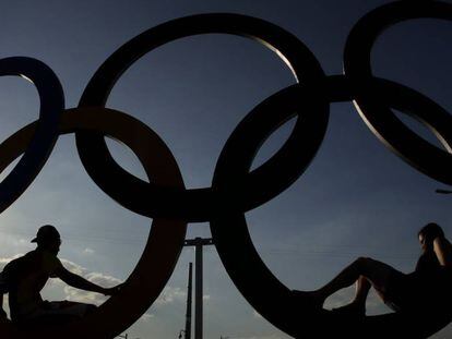 Anéis olímpicos do Parque Olímpico.