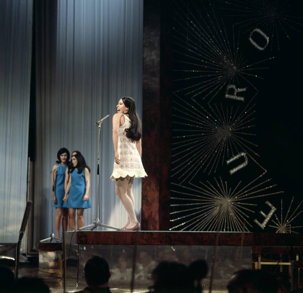 Massiel no Eurovision 1968 cantando 'La, la, la'. Venceu o festival, mas permanece a lenda de que a Espanha franquista comprou os votos.