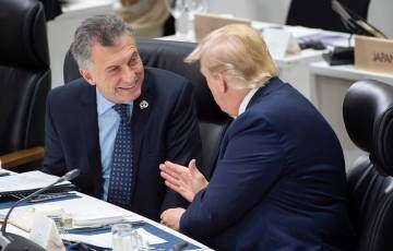 Os presidentes Mauricio Macri e Donald Trump conversam durante a cúpula do G20.