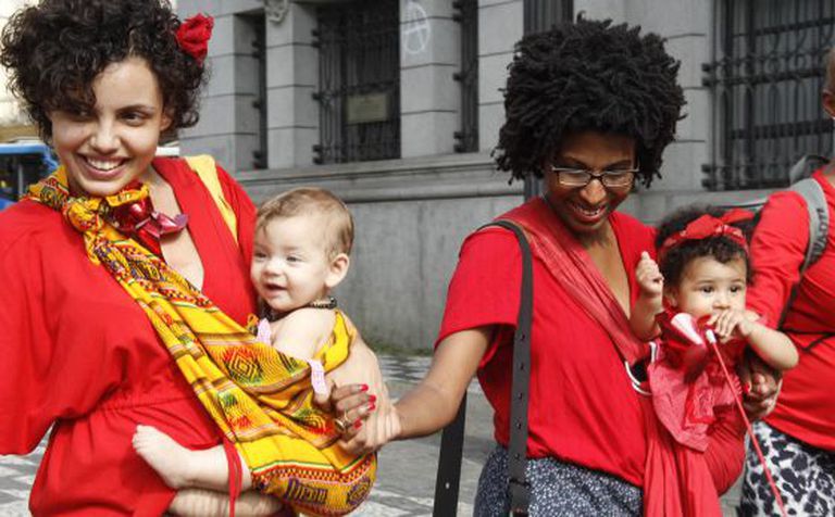 Mulheres em ato pela humanização do parto, em 11 de abril.