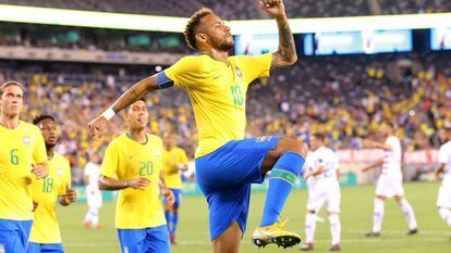 Neymar comemora o segundo gol do Brasil contra os Estados Unidos.
