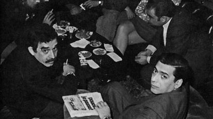 Gabo e Vargas Llosa, no prêmio Biblioteca Breve de 1970.