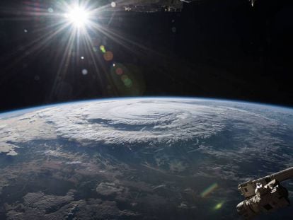A atmosfera terrestre vista a partir da Estação Espacial Internacional