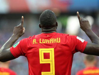 Romelu Lukaku celebra terceiro gol da Bélgica.