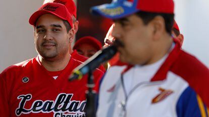 Nicolás Maduro Guerra, filho do presidente da Venezuela, Nicolás Maduro, observa o pai durante um discurso em Caracas, em 2018.