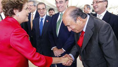 A presidenta Dilma Rousseff cumprimenta Emilio Botín.