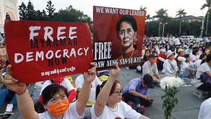 Manifestação em Taipé (Taiwan) contra a repressão militar em Mianmar depois do golpe de Estado, em março.
